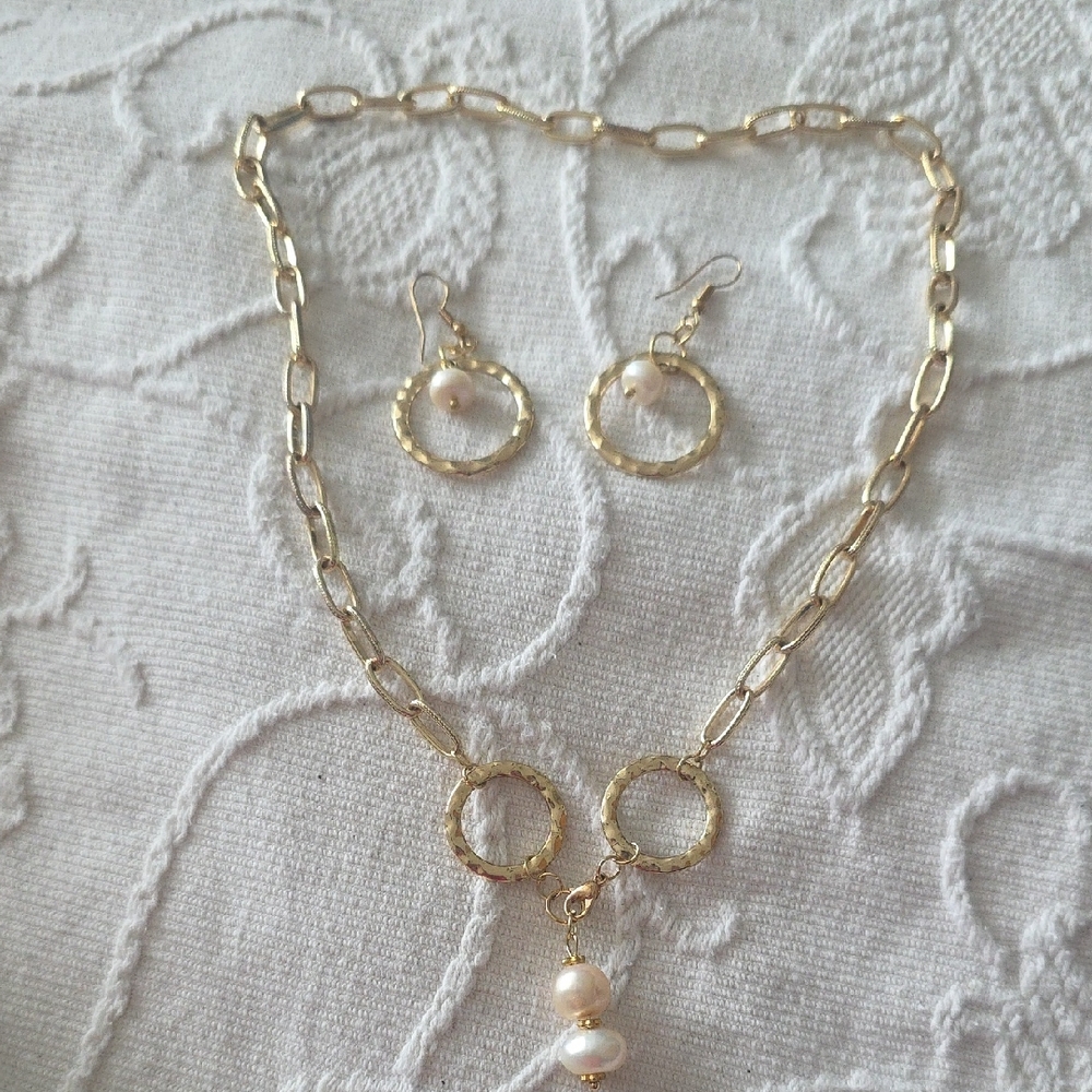 Elegant Gold and Water Pearl Jewelry Set